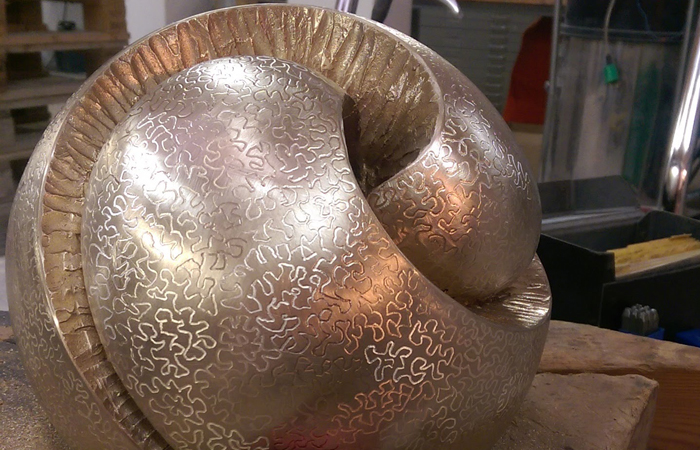 Ciseleret bronzeoverflade